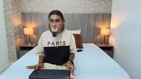 Snapshot of zoe_bermudez chatting on 12-15-25, 11:25 Zoe online show from 12-15-25, 11:25