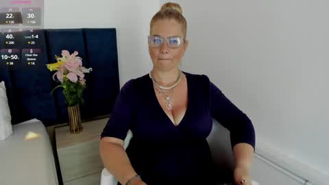 Zoe  online show from 12-17-24, 10:01