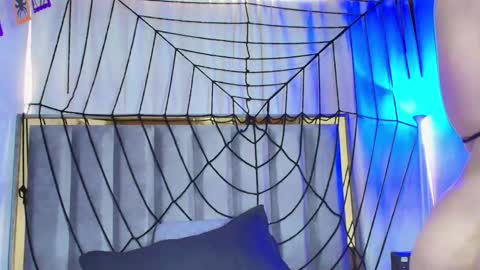 Zoe online show from 10-07-25, 01:08