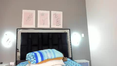 Snapshot of zoe_curvyy chatting on 06-13-26, 12:25 zoe_curvyy online show from 06-13-26, 12:25