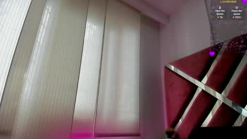 zoe_evaanss_ online show from 04-02-26, 07:33