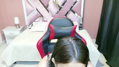 Snapshot of zoe_green01 chatting on 04-07-26, 12:27 zoe online show from 04-07-26, 12:27