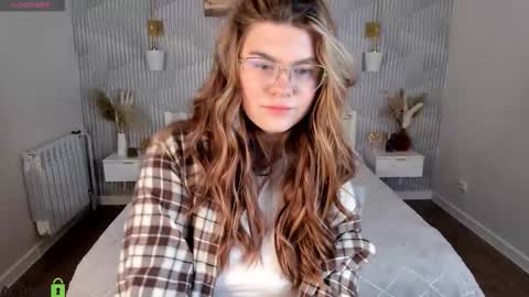 Snapshot of zoe_j0y chatting on 02-16-26, 06:31 Zoe online show from 02-16-26, 06:31