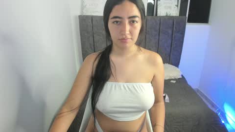 zoe_jones7 online show from 12-18-24, 04:53