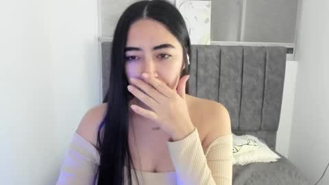 zoe_jones7 online show from 10-05-25, 03:27