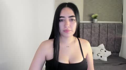 zoe_jones7 online show from 12-05-25, 03:37