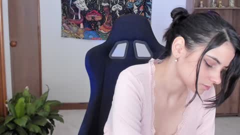 Zoe  online show from 12-19-24, 03:51