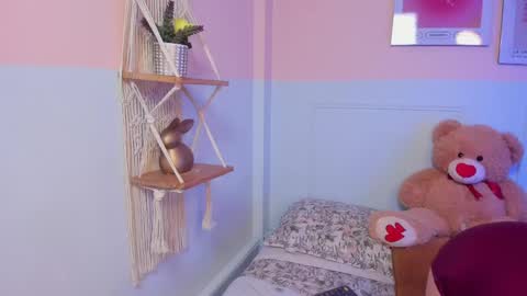 Snapshot of zoe_lynch_ chatting on 06-08-26, 12:27 Zoe Lynch online show from 06-08-26, 12:27