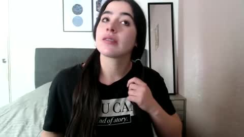 Snapshot of zoe_mill33r chatting on 03-12-25, 05:49 Zoe online show from 03-12-25, 05:49