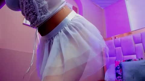 Snapshot of zoe_moreau chatting on 11-18-25, 07:51 zoe_moreau online show from 11-18-25, 07:51