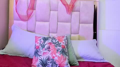 Snapshot of zoe_moreau chatting on 12-04-25, 07:22 zoe_moreau online show from 12-04-25, 07:22