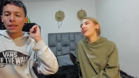 Snapshot of zoe_painn chatting on 10-24-25, 05:31 She Zoe He Painn online show from 10-24-25, 05:31