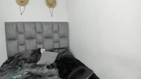 Snapshot of zoe_painn chatting on 10-31-25, 07:26 She Zoe He Painn online show from 10-31-25, 07:26