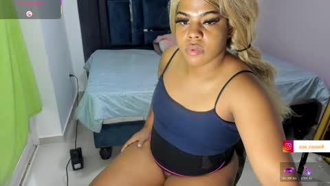 zoe_rosee4 online show from 05-03-26, 10:49