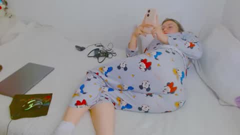 ZOE online show from 02-07-26, 04:43