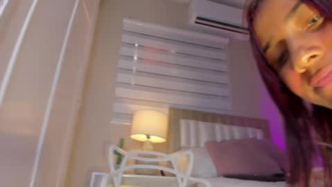 Hi guys i am Zoe  online show from 02-05-25, 05:53