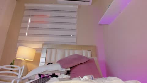 Hi guys i am Zoe  online show from 02-07-25, 05:40