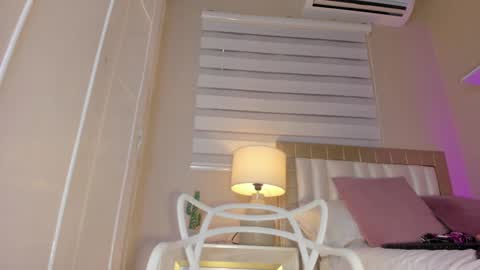 Hi guys i am Zoe  online show from 02-11-25, 08:42