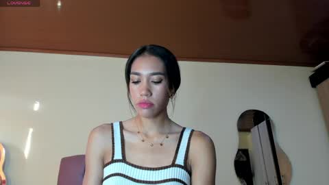 Snapshot of zoe_storm2 chatting on 04-27-26, 10:19 Zoe online show from 04-27-26, 10:19