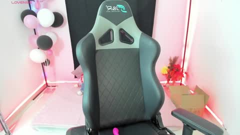 zoe_sullivan_ online show from 12-16-24, 09:35