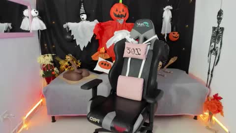 zoe_sullivan_ online show from 10-26-25, 09:15