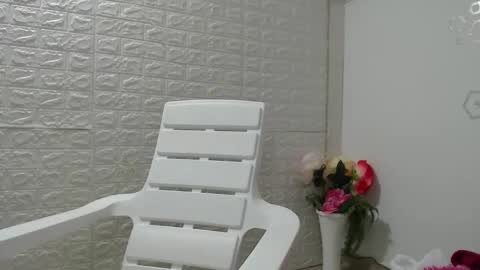 Snapshot of zoe_velvet chatting on 10-23-25, 09:35 Carolina online show from 10-23-25, 09:35