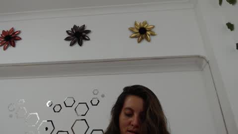 Snapshot of zoe_velvet chatting on 10-26-25, 09:21 Carolina online show from 10-26-25, 09:21