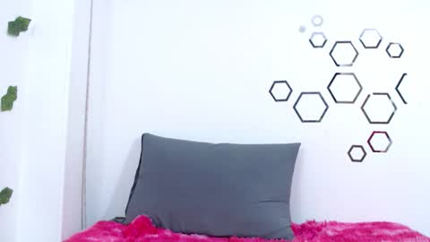 Snapshot of zoe_velvet chatting on 11-08-25, 10:30 Carolina online show from 11-08-25, 10:30