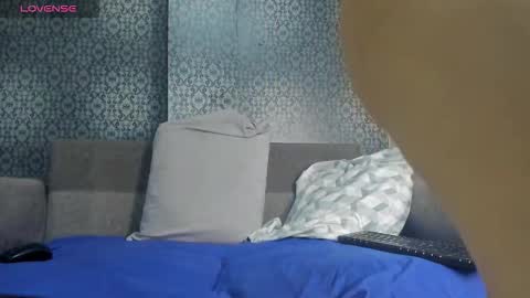 Zoe online show from 12-01-25, 12:43