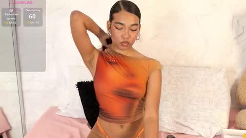 zoeameliie online show from 11-08-25, 12:33