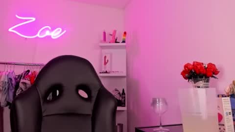 zoecams online show from 03-04-25, 12:50