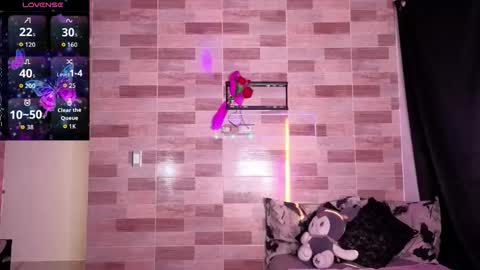 Snapshot of zoee_dolcee chatting on 12-20-25, 09:22 Catt online show from 12-20-25, 09:22