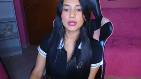 Snapshot of zoee_pamela99 chatting on 04-13-26, 08:36 pamela online show from 04-13-26, 08:36