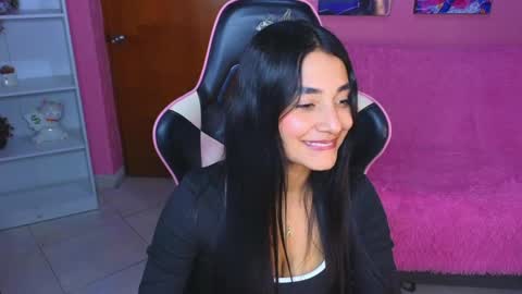Snapshot of zoee_pamela99 chatting on 04-18-26, 10:21 pamela online show from 04-18-26, 10:21