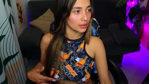 Snapshot of zoee_pamela99 chatting on 06-13-26, 06:00 pamela online show from 06-13-26, 06:00