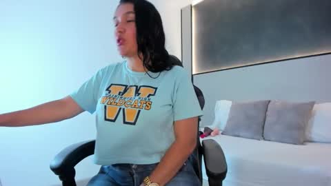 zoee_zi online show from 10-25-25, 06:57