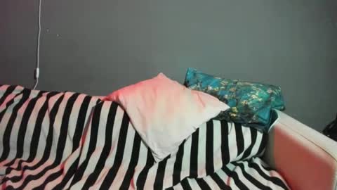 Snapshot of zoefae chatting on 10-15-25, 07:25 Zoe Fae online show from 10-15-25, 07:25