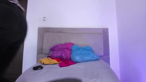 Snapshot of zoeholmes chatting on 01-07-25, 06:03 Yesenia online show from 01-07-25, 06:03