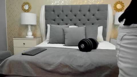 Zoe Krug online show from 10-01-25, 11:49