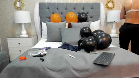 Zoe Krug online show from 10-14-25, 07:47