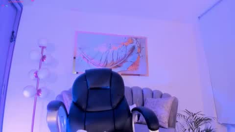 Snapshot of zoepresley chatting on 11-07-25, 12:32 Zoe Presley online show from 11-07-25, 12:32