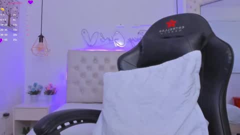 zoeth_ruiz online show from 01-24-25, 03:55