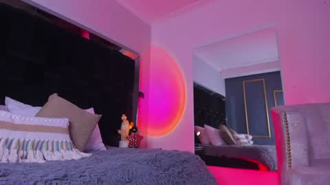 zoevidal_ online show from 02-06-25, 11:54