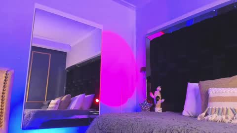 zoevidal_ online show from 03-05-25, 12:00