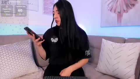 Snapshot of zoey_monroe_ chatting on 06-19-26, 01:37 Zoey online show from 06-19-26, 01:37