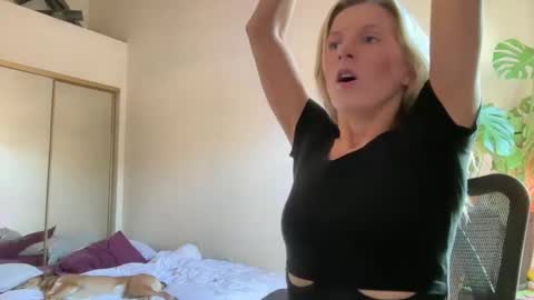 Zoeydanner online show from 12-20-24, 07:50