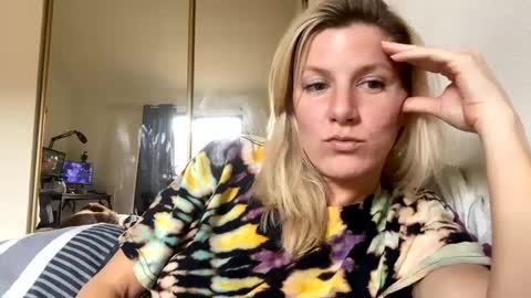 Zoeydanner online show from 01-22-25, 05:17