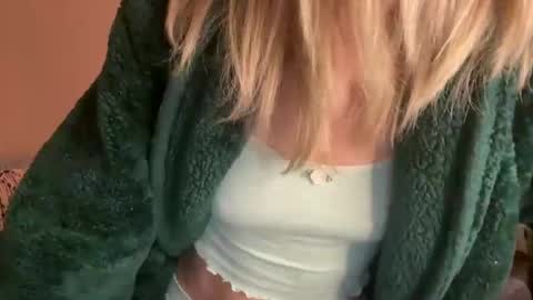 Zoeydanner online show from 02-06-26, 06:18