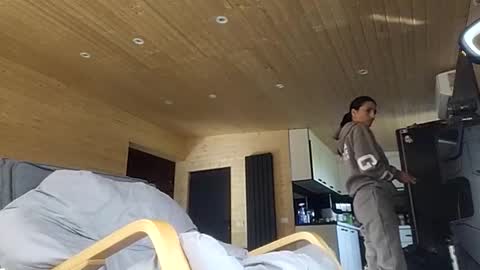 Zoey online show from 10-05-25, 01:09