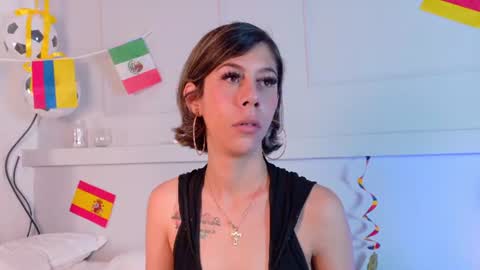 Snapshot of zoeypetit chatting on 06-28-26, 01:06 Zoey online show from 06-28-26, 01:06